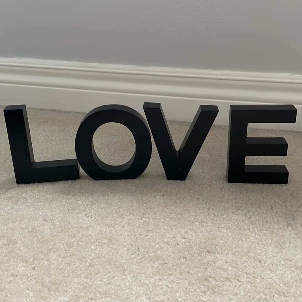 ⭐️ 2/$15 Shelf decor